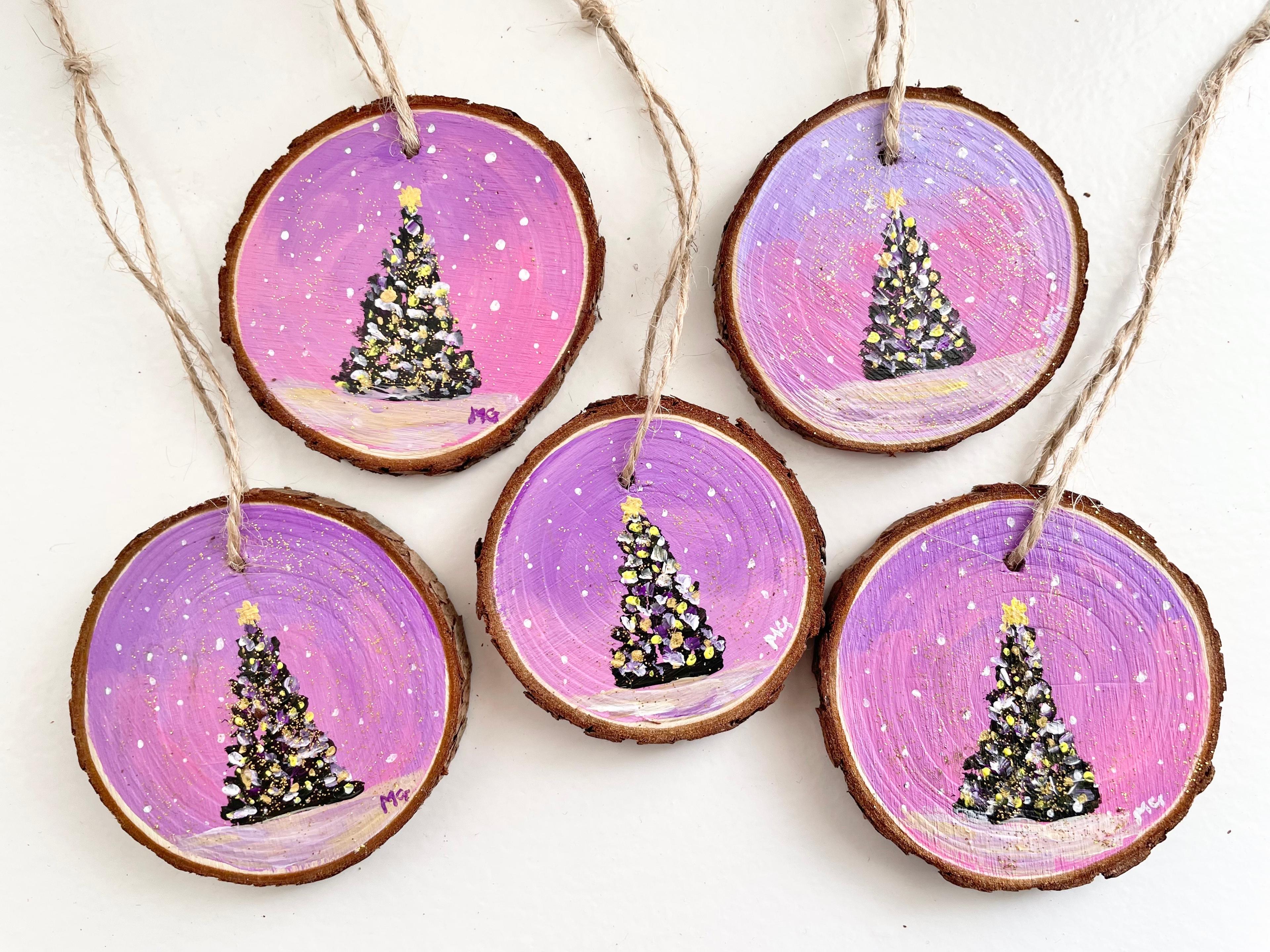 天然木に手描きで描いたオーナメント、クリスマスオーナメント、クリスマスツリーのオーナメント