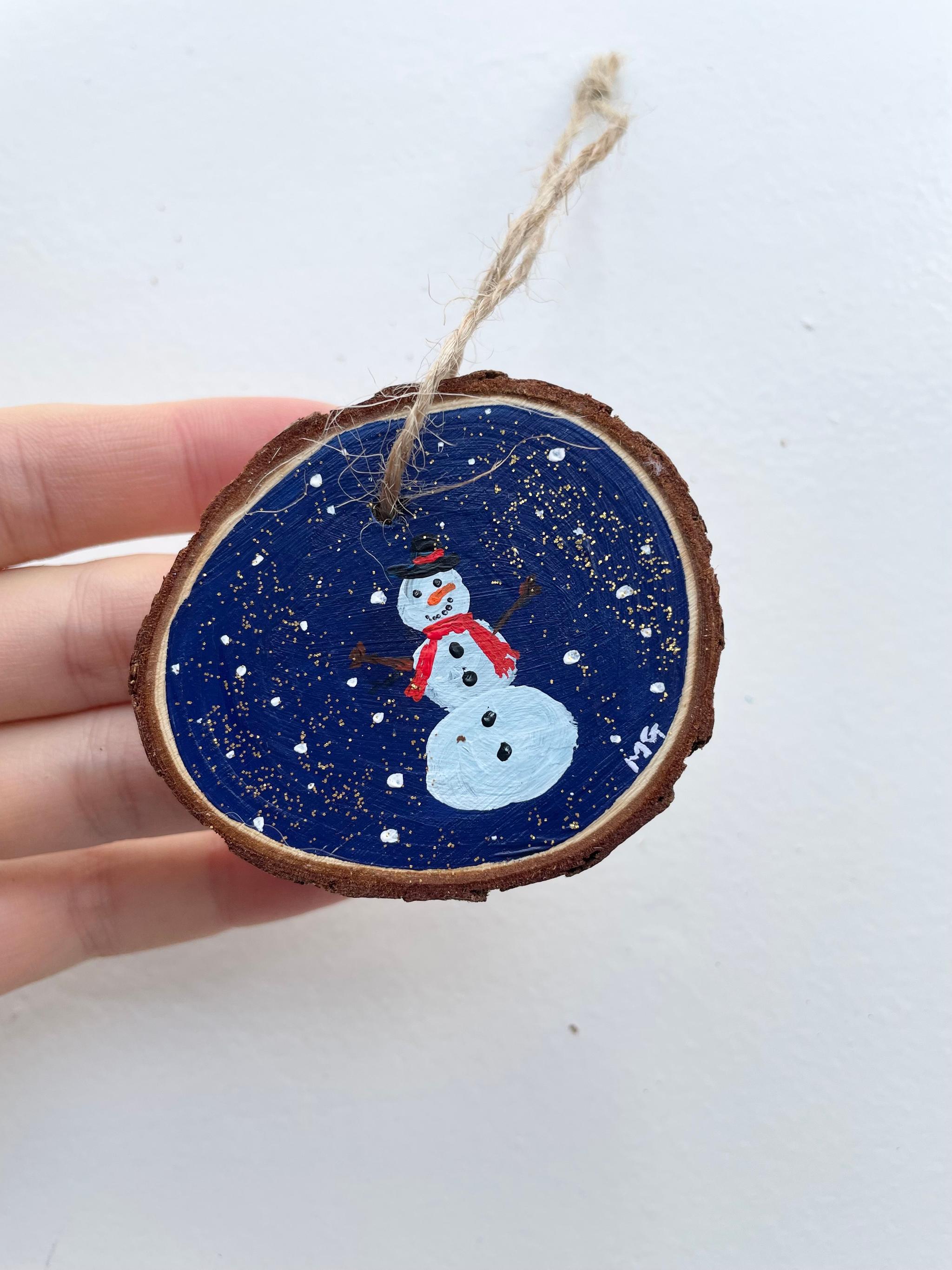 手描きの木製オーナメント、クリスマスオーナメント、クリスマスデコレーション、雪だるま、クリスマスツリー1枚目の画像